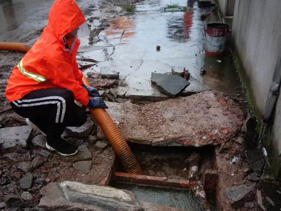 定州专业清理污水池 炜誉市政以规范流程守护城市 “肠道”